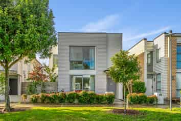 21 Phar Lap Crescent, Takanini