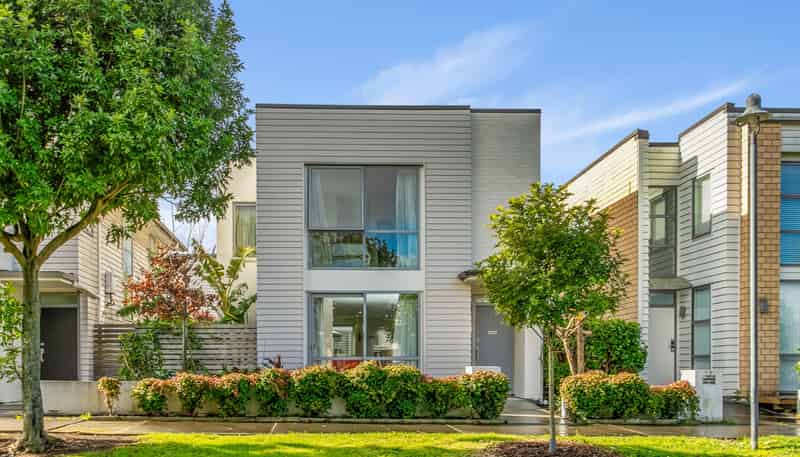 21 Phar Lap Crescent, Takanini
