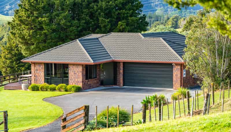 415 Cemetery Road, Maunu