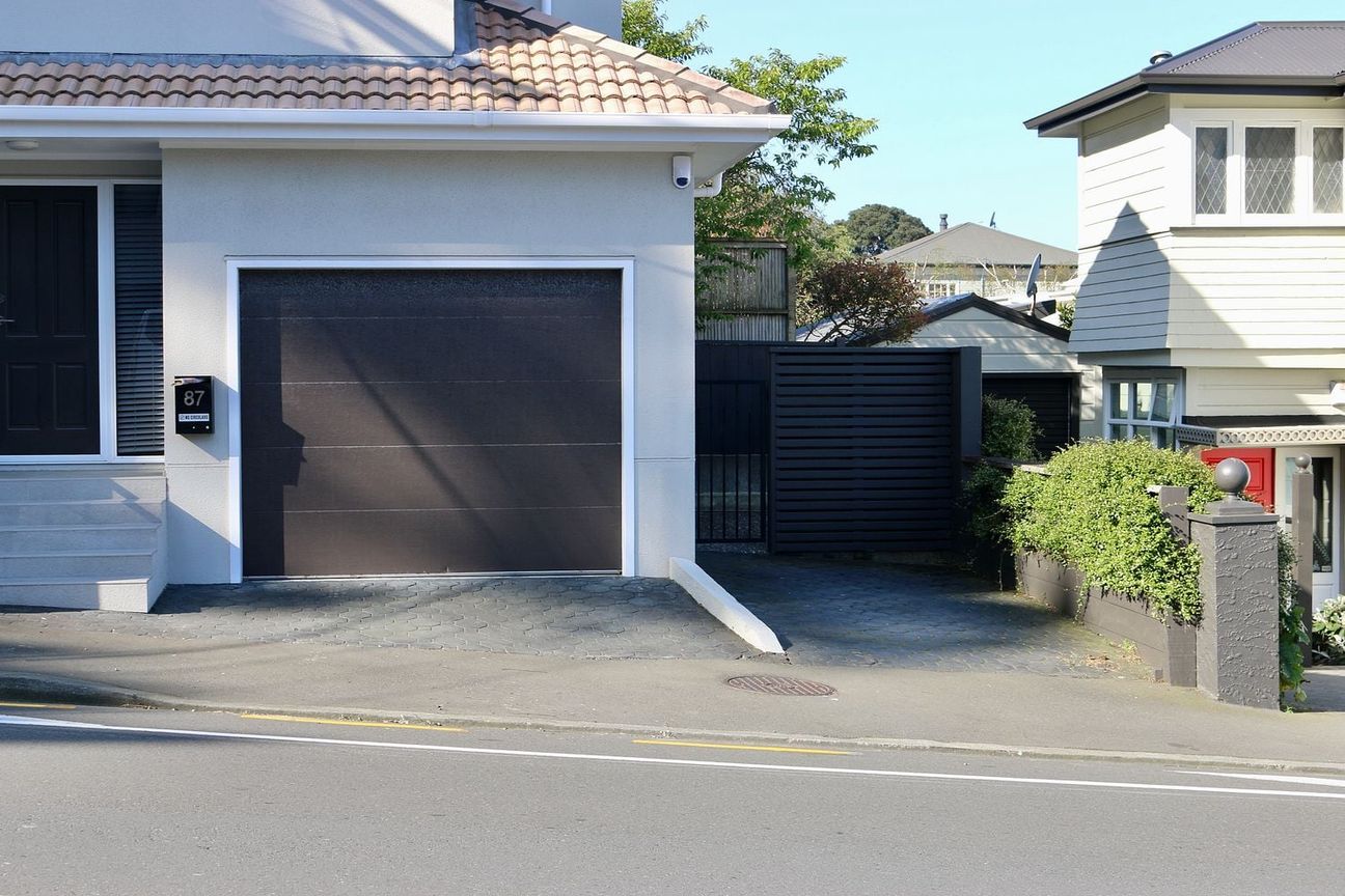 Thorndon Home With Garaging & Off Street Parking - Aanzicht 3