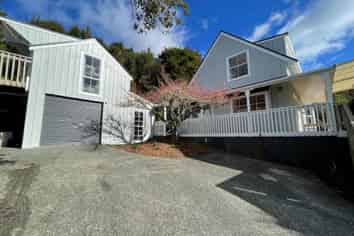 990 Sandspit Road, Sandspit