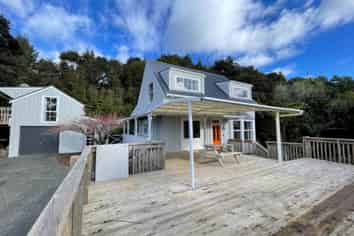 990 Sandspit Road, Sandspit