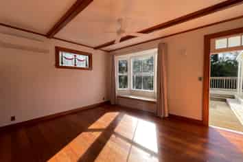 990 Sandspit Road, Sandspit