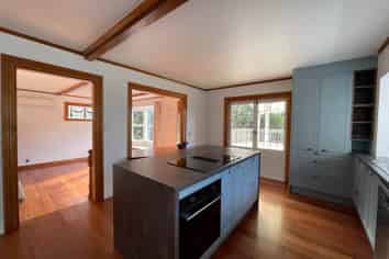 990 Sandspit Road, Sandspit
