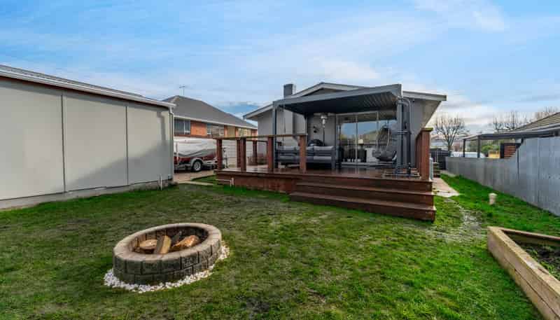 12 Grants Road, Marchwiel