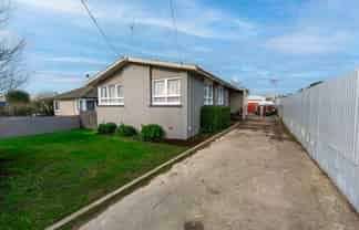 12 Grants Road, Marchwiel