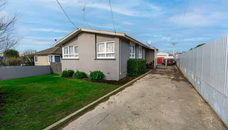 12 Grants Road, Marchwiel