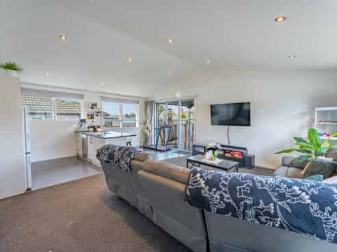 12 Grants Road, Marchwiel