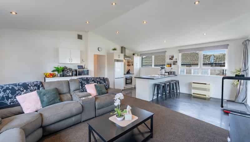 12 Grants Road, Marchwiel