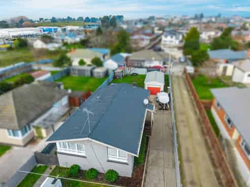 12 Grants Road, Marchwiel