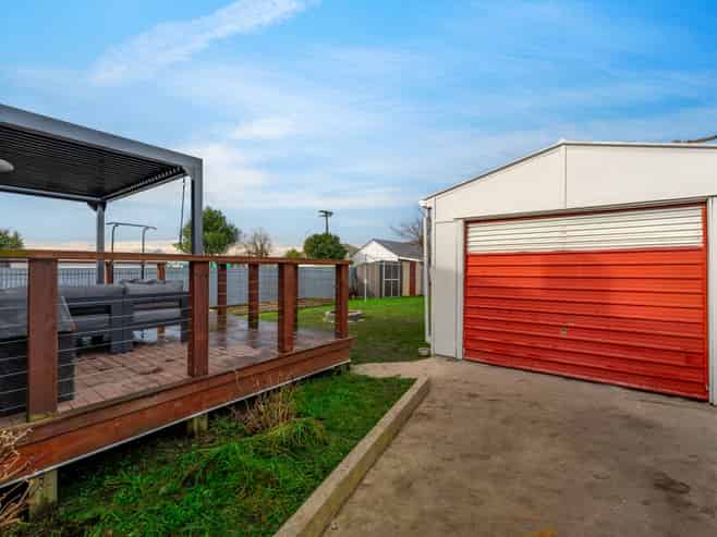 12 Grants Road, Marchwiel