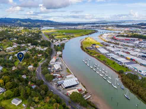  31 Riverside Drive and 4 Punga Grove Avenue, Riverside