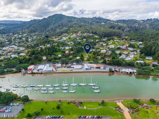  31 Riverside Drive and 4 Punga Grove Avenue, Riverside