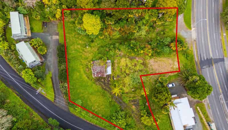  31 Riverside Drive and 4 Punga Grove Avenue, Riverside