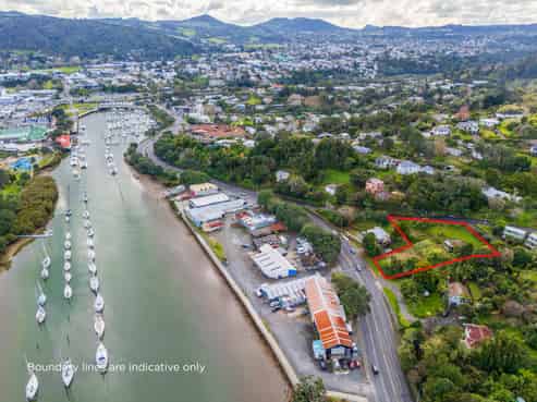 31 Riverside Drive and 4 Punga Grove Avenue, Riverside