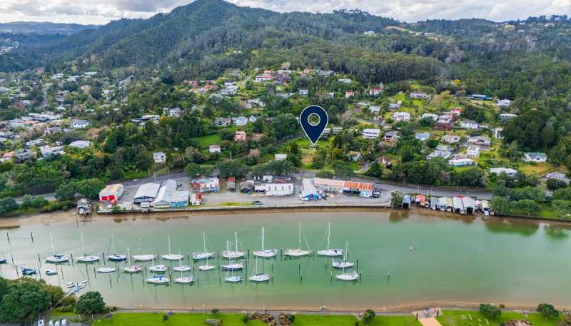  31 Riverside Drive and 4 Punga Grove Avenue, Riverside