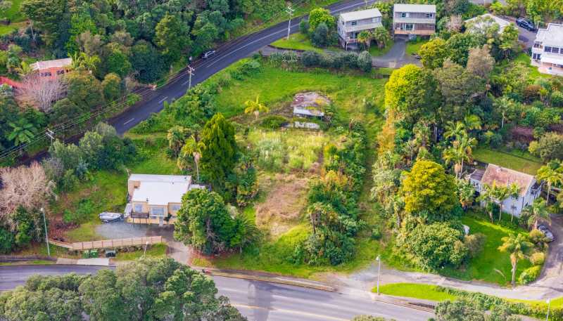  31 Riverside Drive and 4 Punga Grove Avenue, Riverside