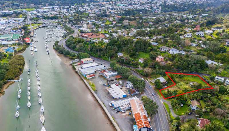  31 Riverside Drive and 4 Punga Grove Avenue, Riverside