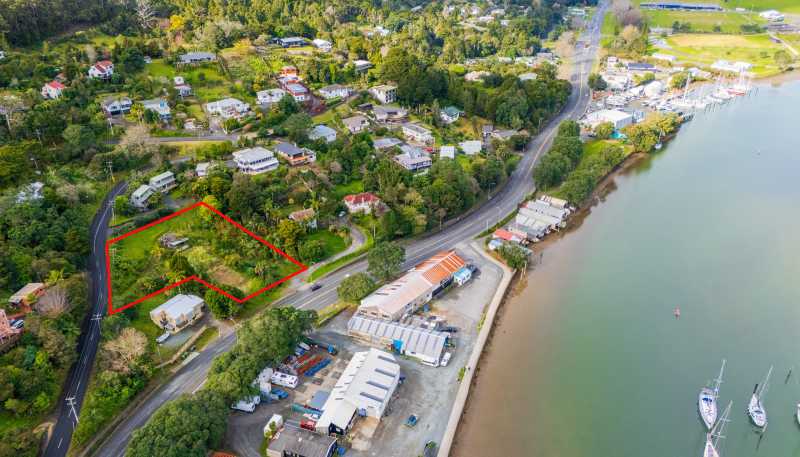  31 Riverside Drive and 4 Punga Grove Avenue, Riverside