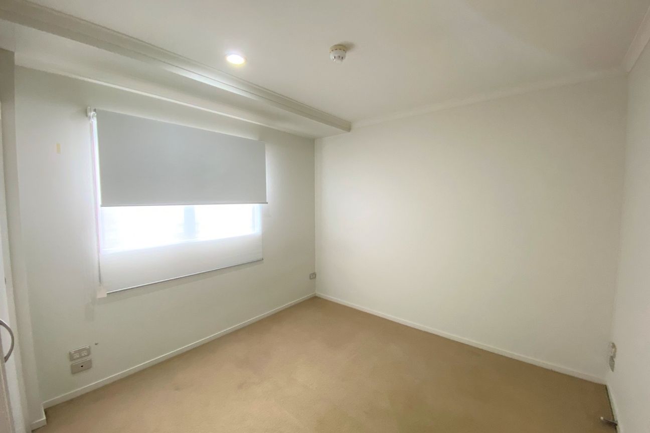 Queen's lodge 2 bedroom, 2 bathroom with carpark - View 4