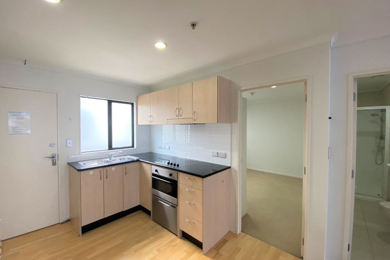 Queen's lodge 2 bedroom, 2 bathroom with carpark - View 2