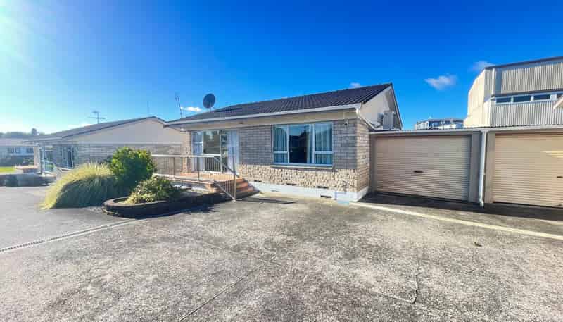 6 & 8/42 Clevedon Road, Papakura