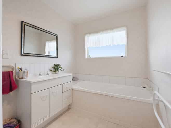 14 Brymer Road, Grandview Heights