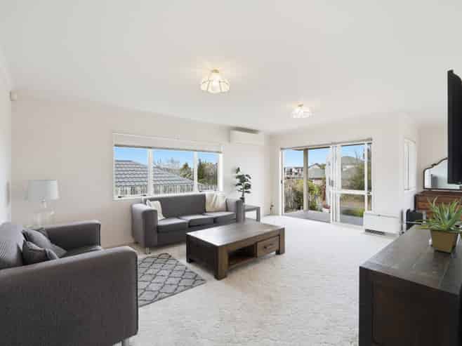 14 Brymer Road, Grandview Heights