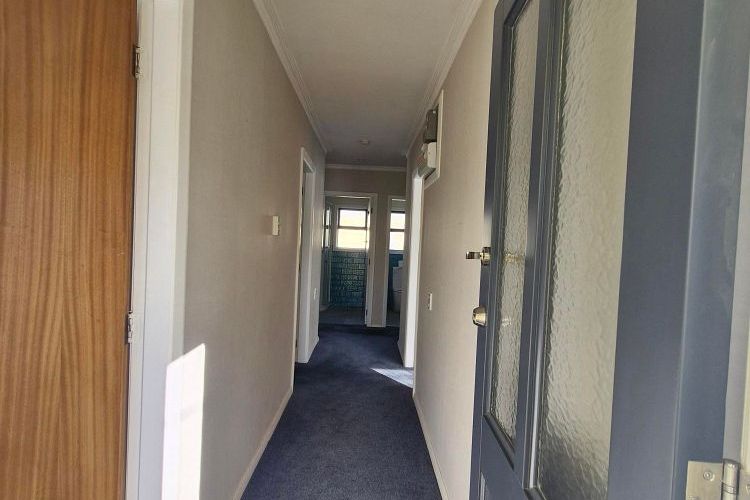 Charming Family Home in Wainuiomata - Vista 3