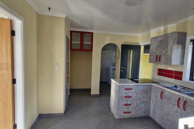 Charming Family Home in Wainuiomata - Vista 2