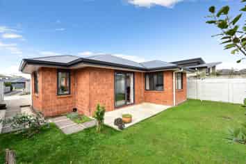 19 Landmark Court, Huntington