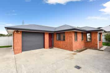 19 Landmark Court, Huntington