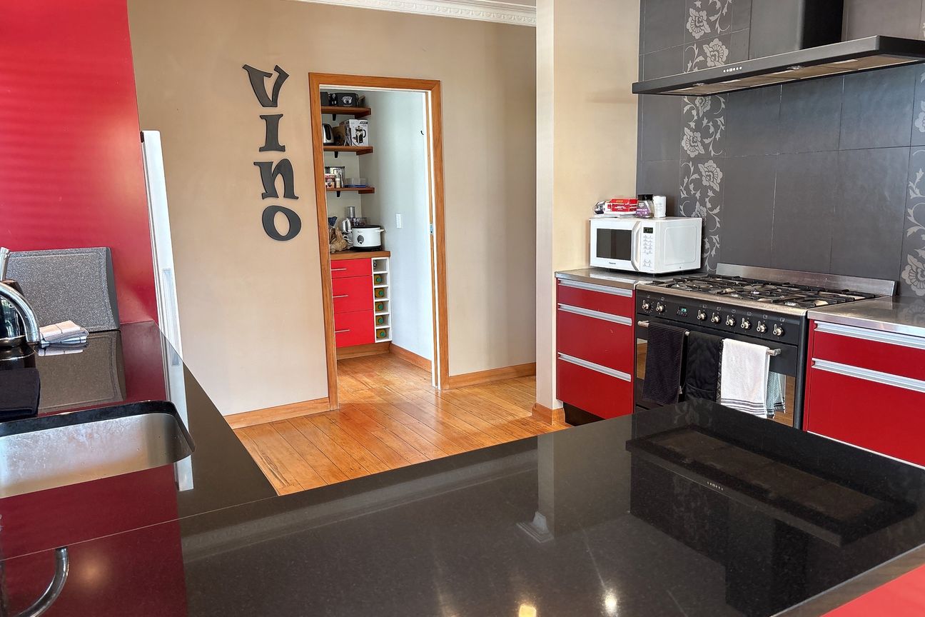 Top Hokowhitu Location - Semi Furnished - Aanzicht 2