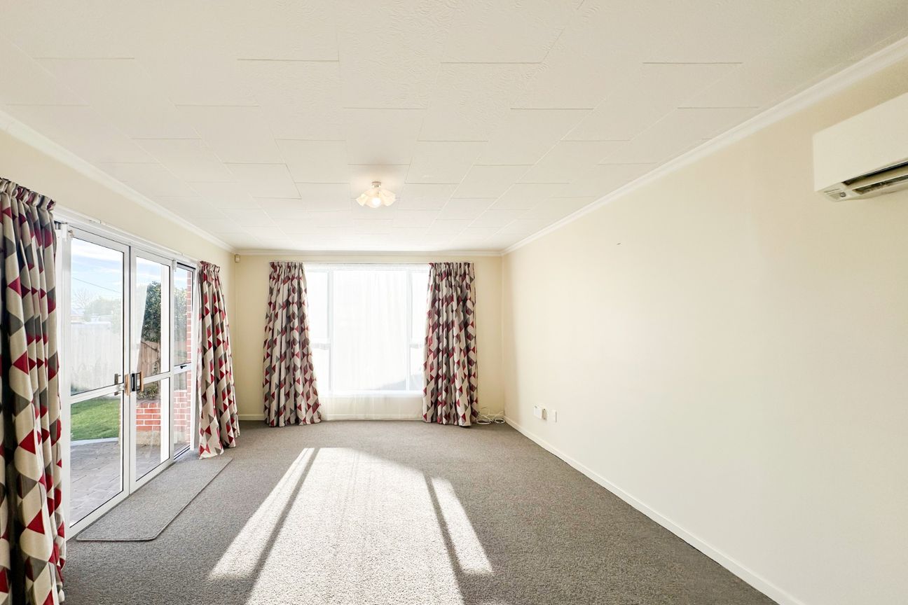 3-Bedroom Family Home in the Heart of Bishopdale Christchurch for Rent - Widok 2