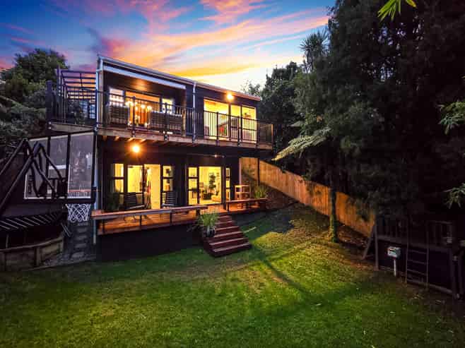 2/21 Aorangi Place, Birkenhead