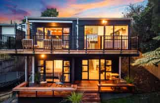 2/21 Aorangi Place, Birkenhead