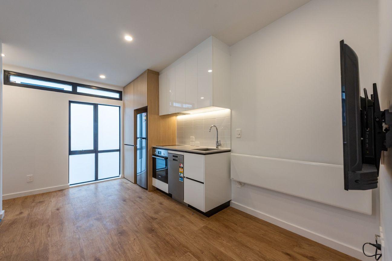 Near new, perfect location 1 bedroom in the city - Bild 5