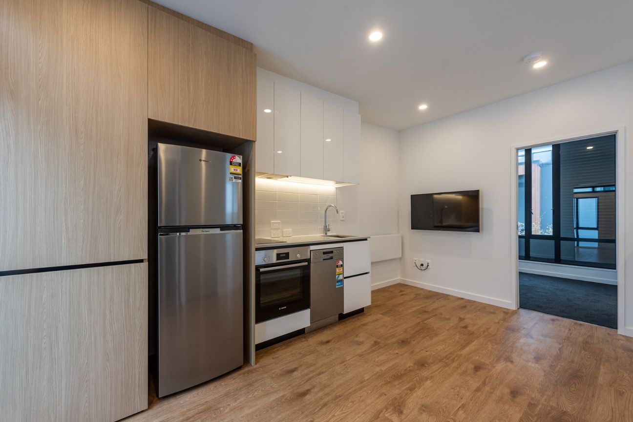 Near new, perfect location 1 bedroom in the city - Bild 2