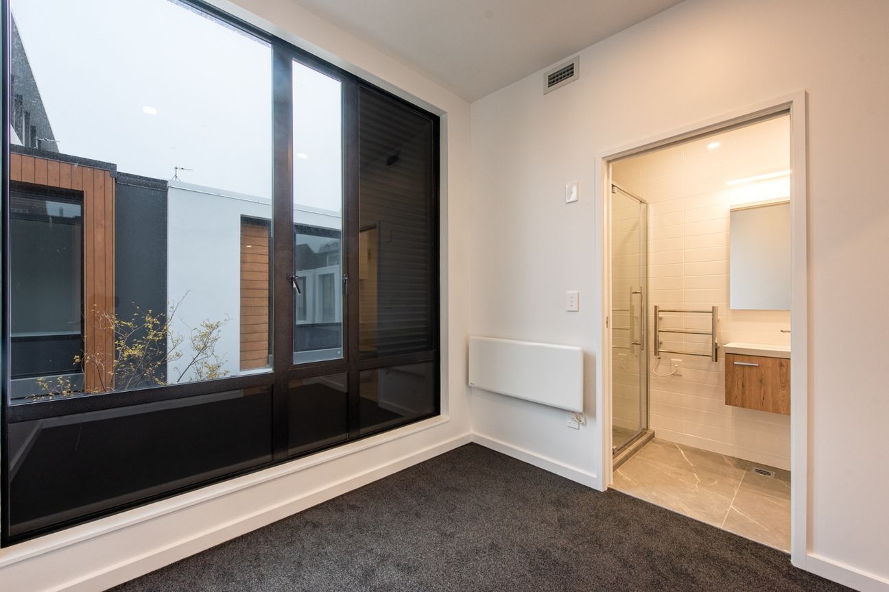 Near new, perfect location 1 bedroom in the city - Bild 6