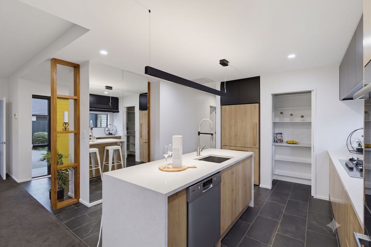 Upgraded Living In Desirable Location! - Vista 6