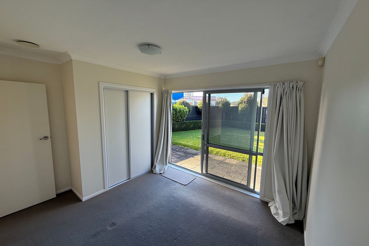 Spacious 4 Bedroom Home with Beautiful Garden - Więcej