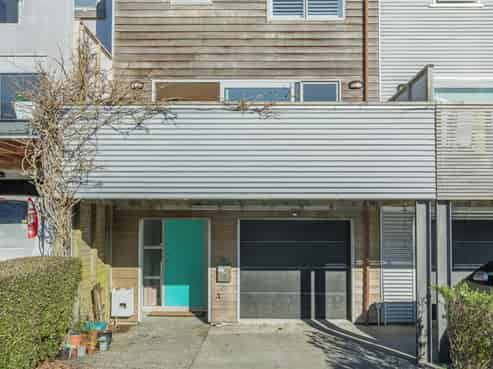 70 Saddleback Grove, Karori