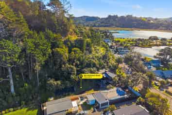 15B Waiwera Road, Waiwera
