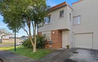 2 Elwarth Way, Ranui