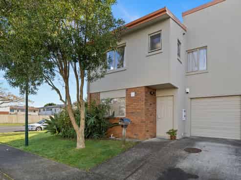 2 Elwarth Way, Ranui