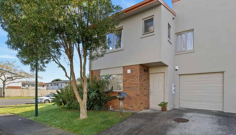 2 Elwarth Way, Ranui