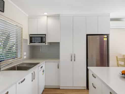 2 Elwarth Way, Ranui