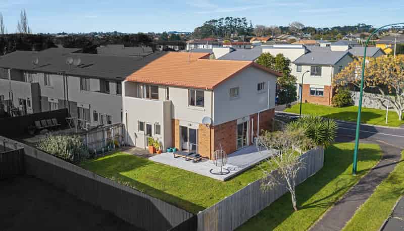 2 Elwarth Way, Ranui