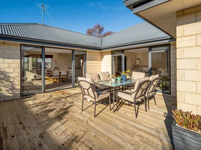 22 Fulton Street, Springlands