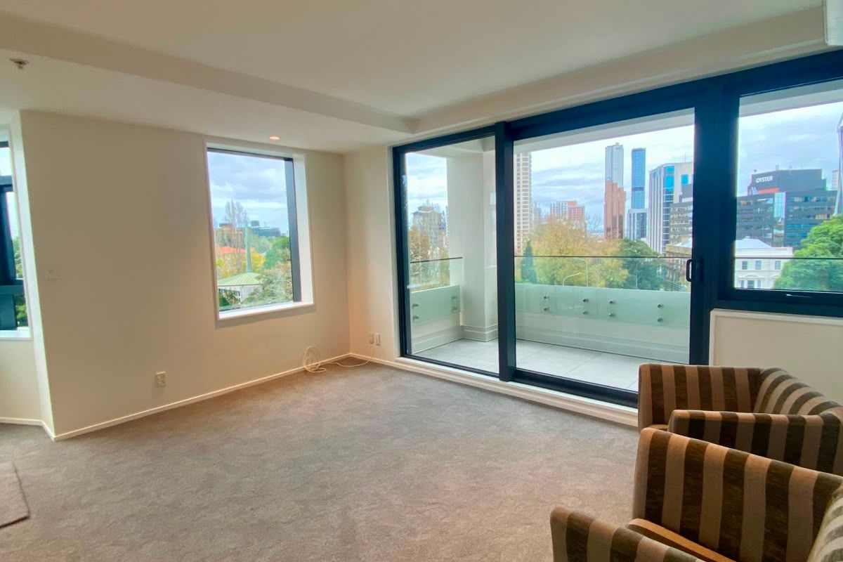 Modern One-Bedroom Apartment with Secure Parking in The Connaught - Vista 6